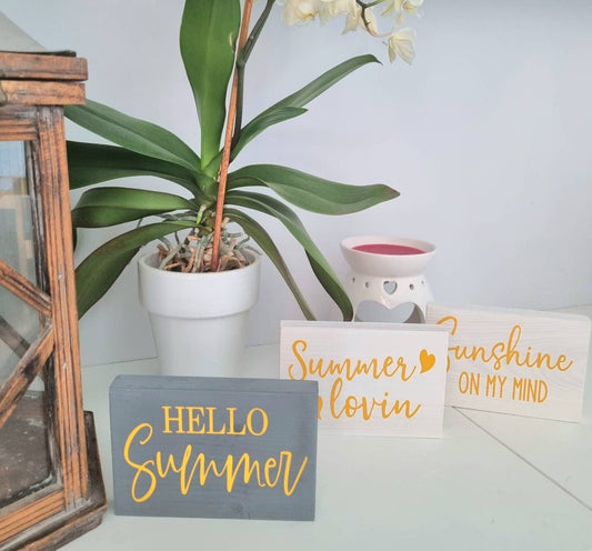 Summer Tiered Tray Decor Sign – Hello Summer Wooden Mini Sign in a Farmhouse & Country Style
